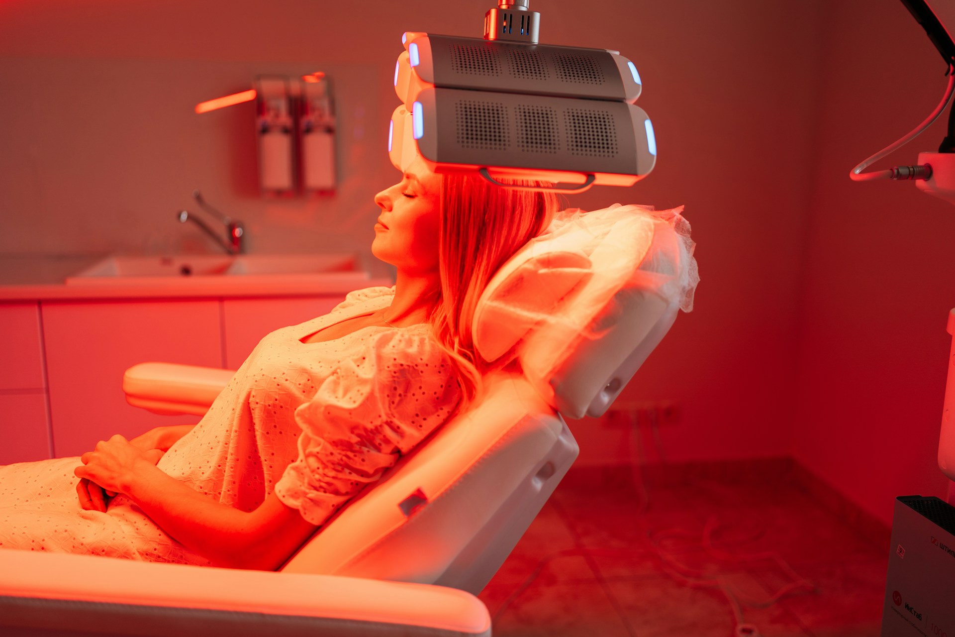 Casco LED de terapia de luz de bajo nivel en Novo Hair